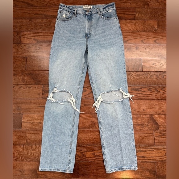 Abercrombie Ultra High Rise 90s Straight Jean - Picture 4 of 9
